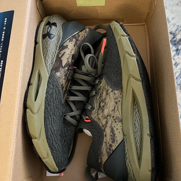 Under Armour size 7.5 men - camo HOVR - Picture 4 of 10